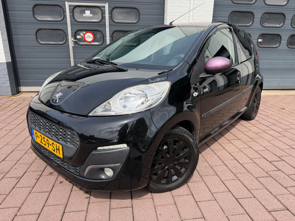 Peugeot 107 1.0 12V 5DR 2014 Zwart nieuwe apk, Voorwielaandrijving, Stof, Zwart, 4 stoelen