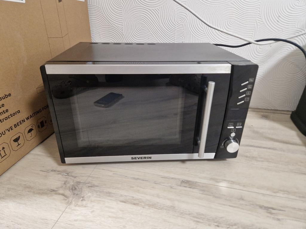 Severin combimagnetron zwart/zilver - Goede staat, Witgoed en Apparatuur, Magnetrons, Ophalen, Combimagnetron, Gebruikt, Hete lucht