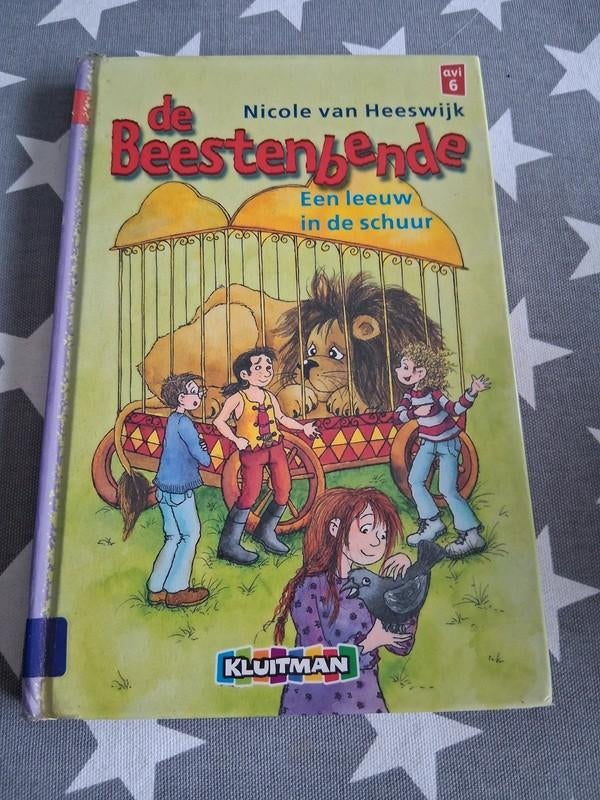 nicole v heeswijk - de beestenbende -een leeuw in de schuur, Ophalen of Verzenden, Gelezen, Fictie algemeen