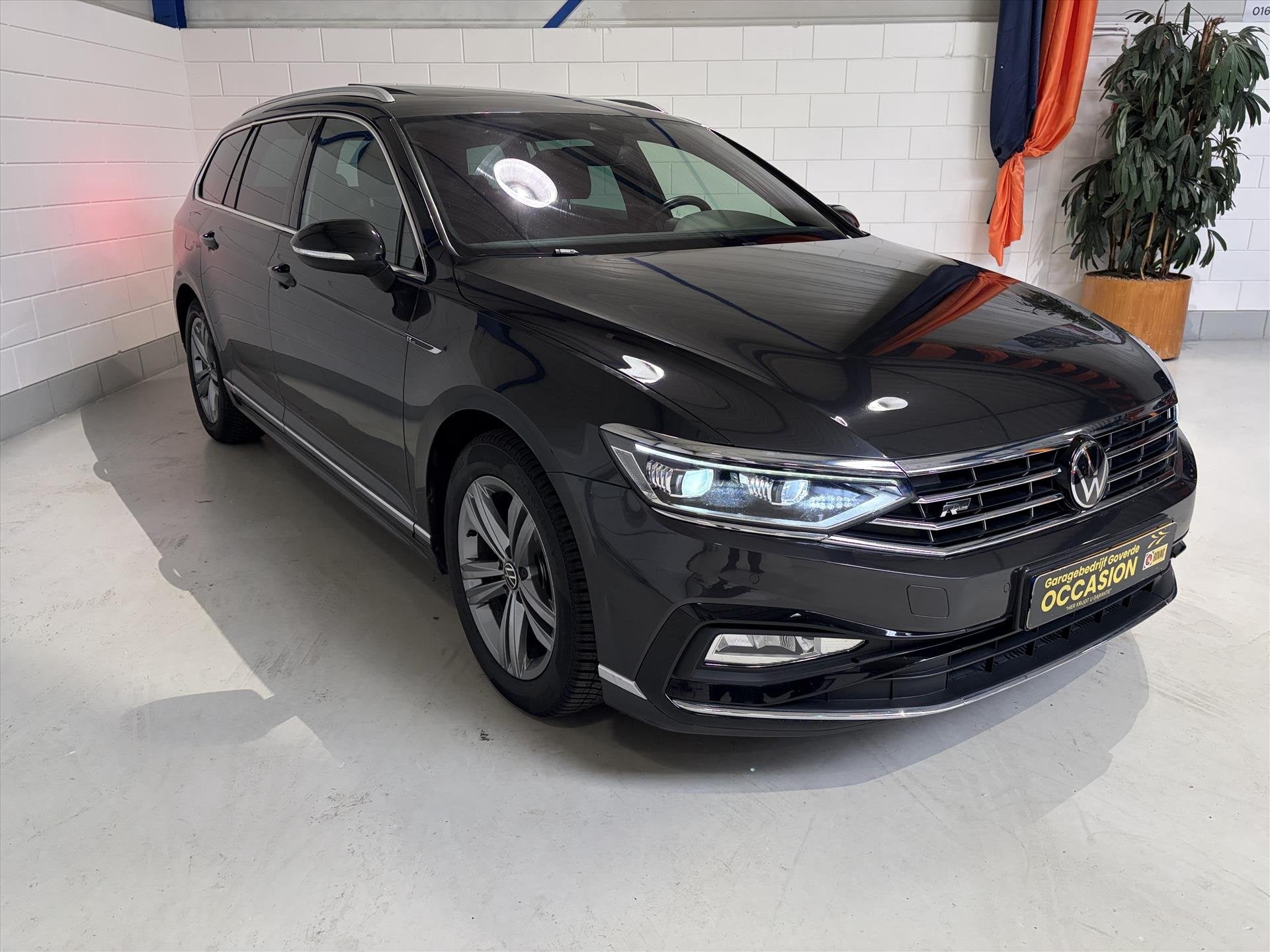 VOLKSWAGEN Passat Variant 1.5 TSI 150pk ACT Highline R-Line,, Dealer onderhouden, 4 cilinders, 150 pk, Origineel Nederlands