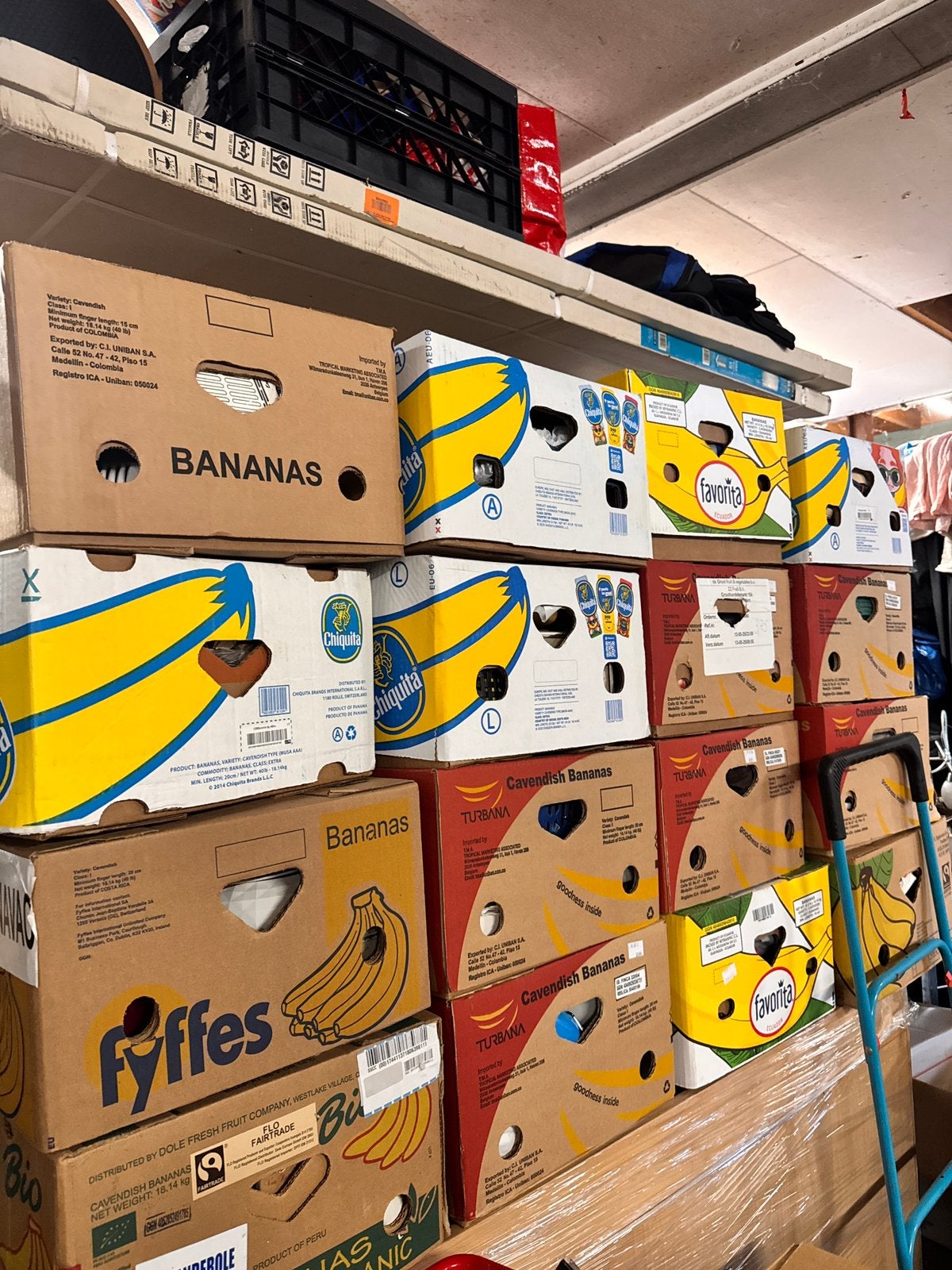 300 bananendozen met spullen rommelmarkt partij export etc, Diversen, Ophalen of Verzenden, Nieuw