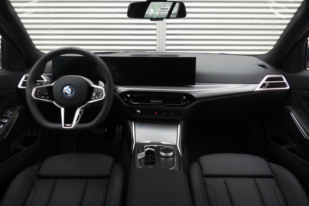 BMW 3 Serie Touring 330e M Sport Automaat / Panoramadak / Sp, Auto's, Automaat, 1998 cc, Zwart, 4 cilinders