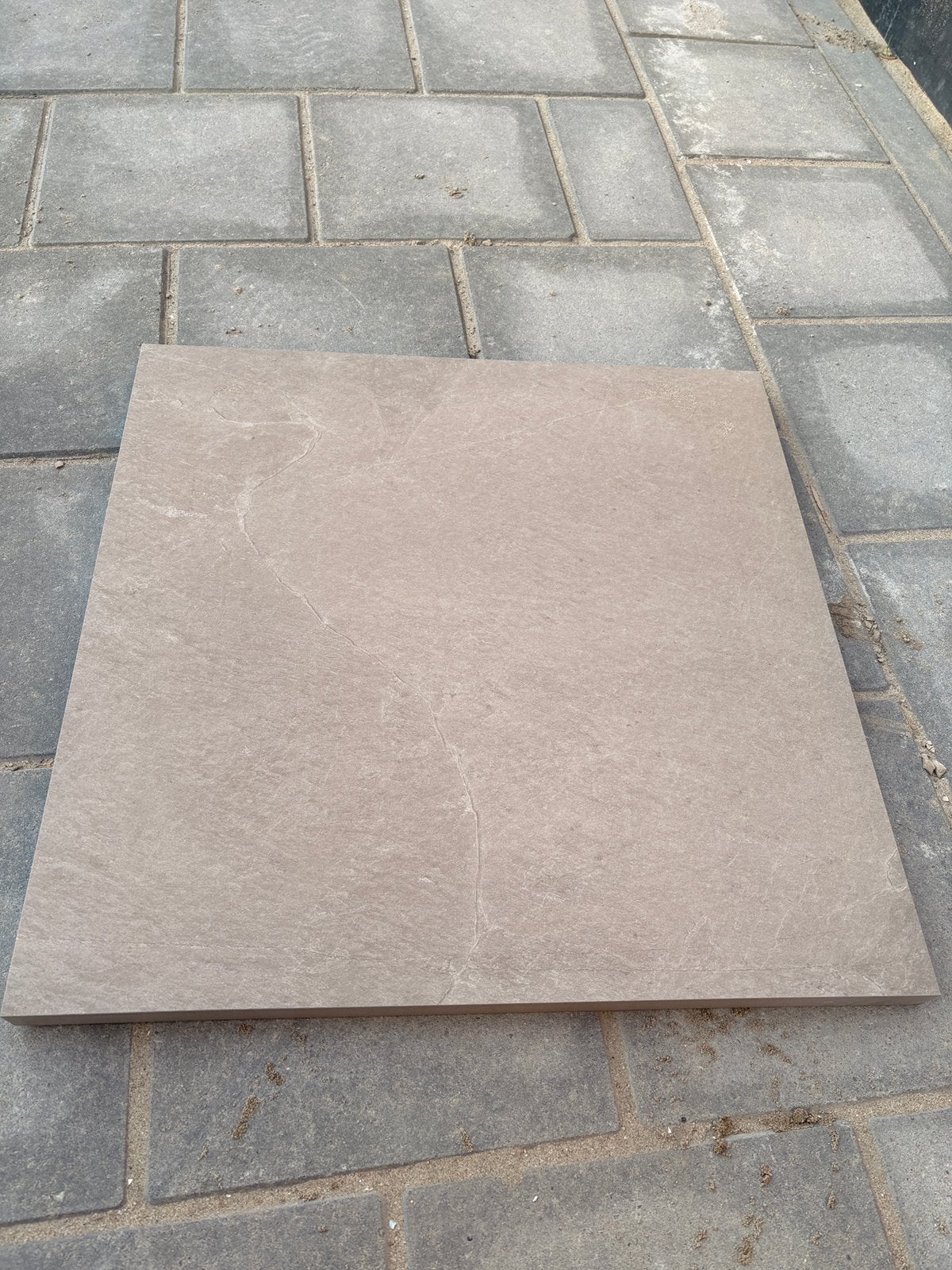 Keramische tegel licht taupe kleurig, Doe-het-zelf en Verbouw, Ophalen, 60 cm of meer, Nieuw, 5 tot 10 m²