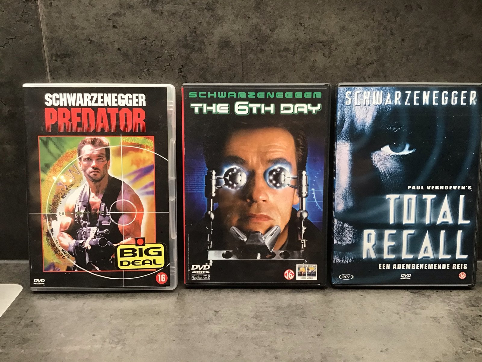 3 dvd’s schwarzenegger, total recall the 6th day predator, Ophalen of Verzenden, Zo goed als nieuw