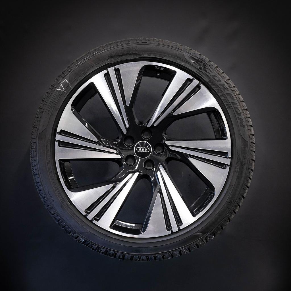 22 inch velgen Audi Q8 E tron Winterbanden 265/40/22 Pirelli, Gebruikt, -, 265 mm, -