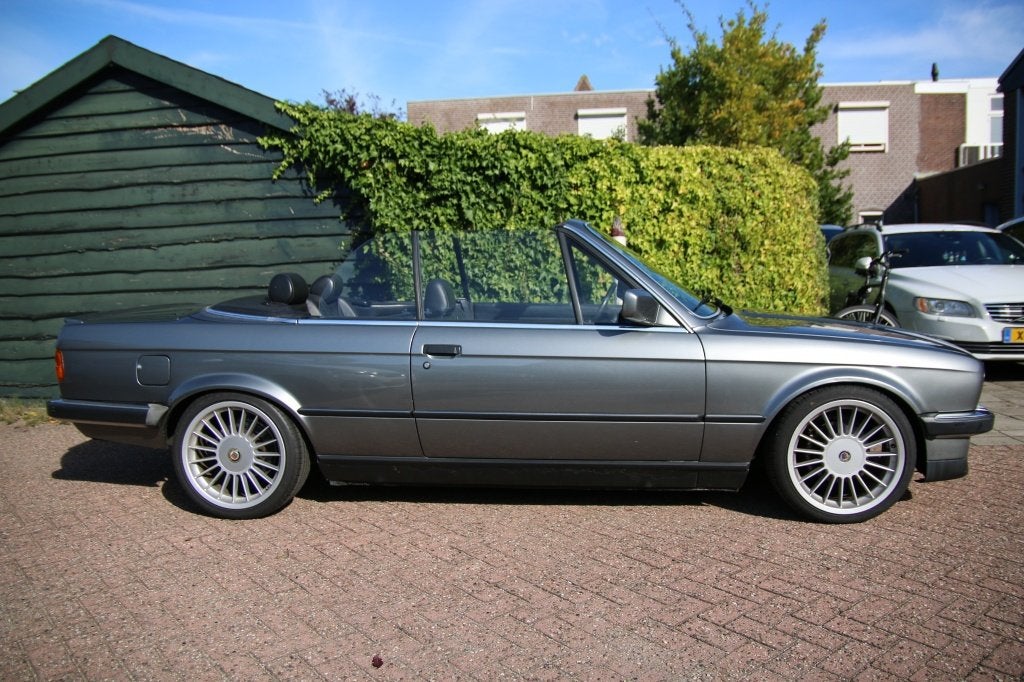 BMW 3 Serie Cabrio 320i | Schroefset | Net dak! | Nieuwe uit, Auto's, 127 pk, Achterwielaandrijving, Zwart, Cabriolet