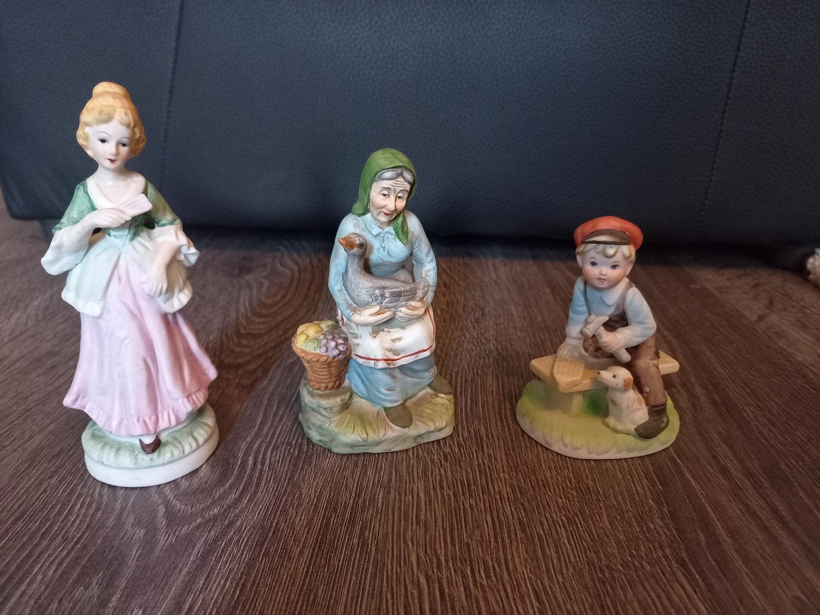 Set van 3 porseleinen beeldjes: dame, boerin, jongen, Ophalen of Verzenden