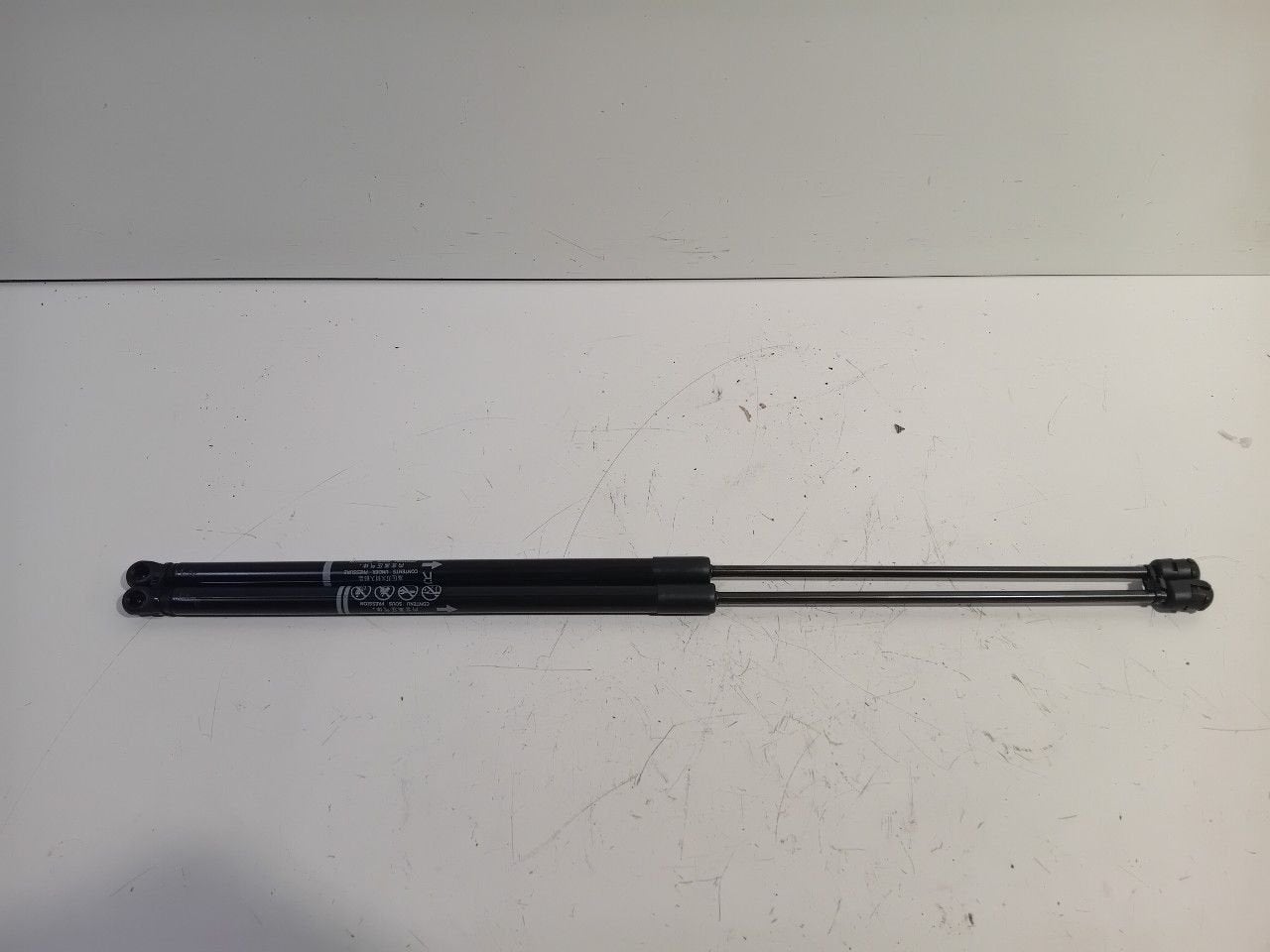 Gasdrukveerset voor Lexus ES, Onderdelen@venauto.nl, Van der Ven Autorecycling B.V., Gebruikt, Ettenseweg 76, 4706 PB Roosendaal, The Netherlands