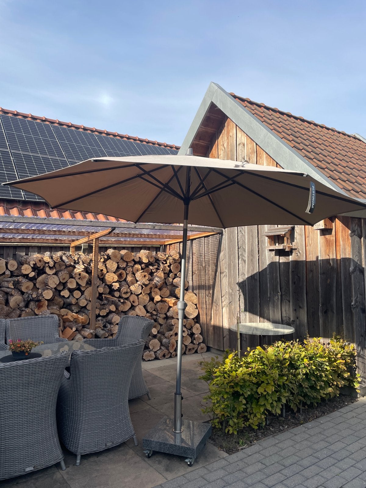 Platinum Stokparasol met granieten voet - Zo goed als nieuw, Ophalen, Kantelbaar, 2 tot 3 meter, Zo goed als nieuw