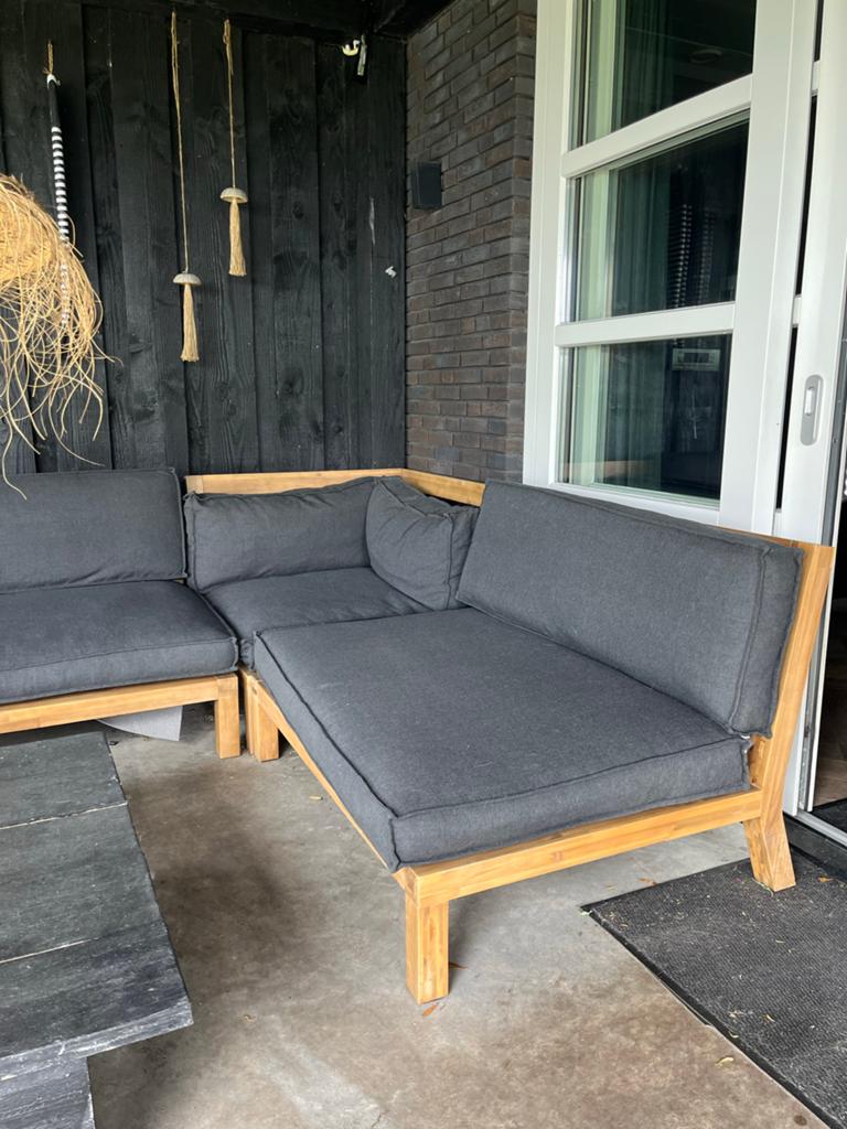 Houten loungeset met donkergrijze kussens, Tuin en Terras, Tuinsets en Loungesets, Ophalen, 5 zitplaatsen, Zo goed als nieuw, Loungeset