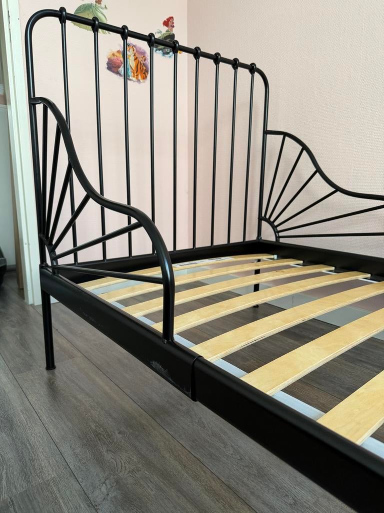IKEA meegroeibed zwart met lattenbodem, Kinderen en Baby's, Kinderkamer | Bedden, Ophalen, Gebruikt, 70 tot 85 cm, Lattenbodem