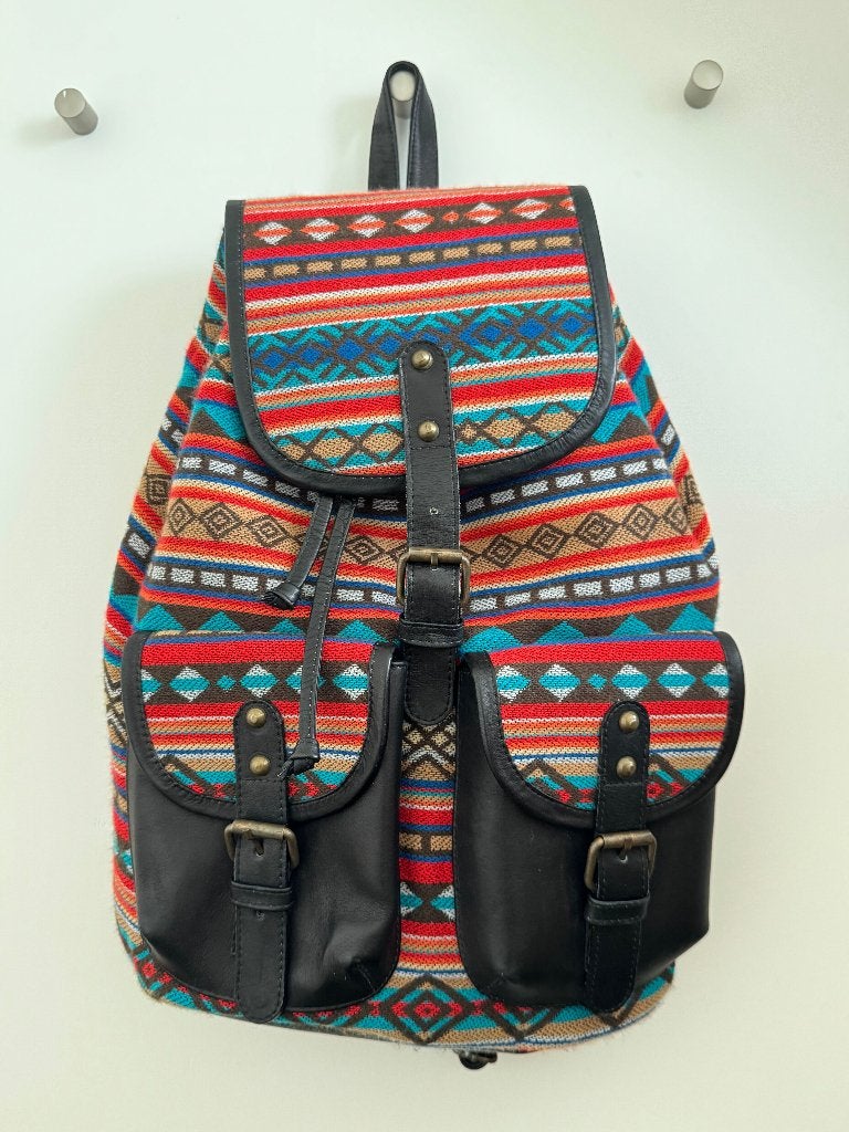 Handgemaakte leren tas uit Ecuador – kleurrijke rugzak, Ophalen of Verzenden, Nieuw, Overige merken, 30 tot 45 cm