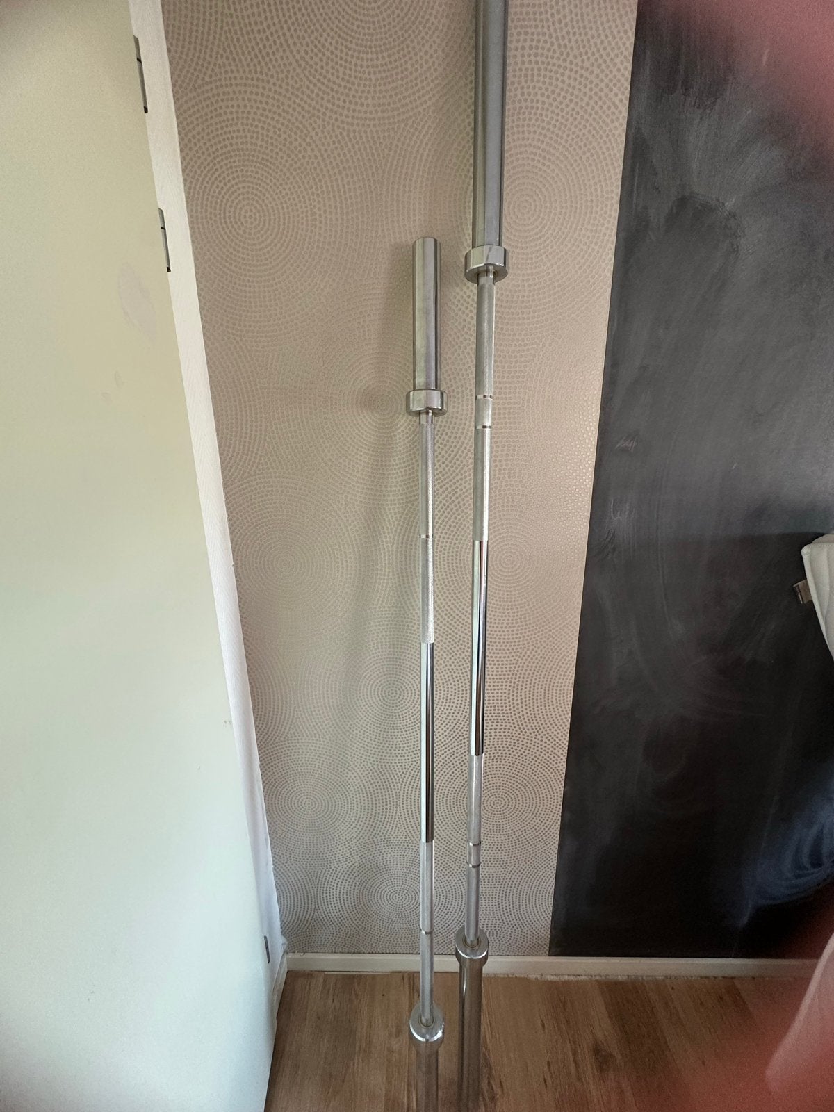 Halterset met 2 stangen, bumperplates en schijven, Sport en Fitness, Ophalen, Zo goed als nieuw, Halterset