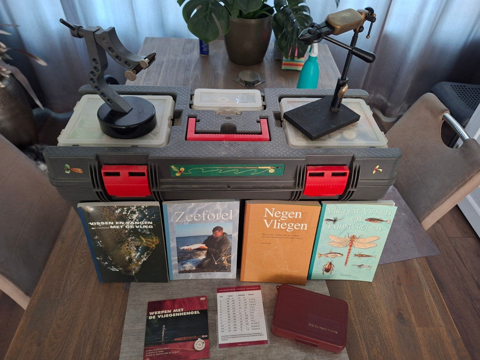 Complete vliegvisbindset met materialen en boeken 2x Vice, Watersport en Boten, Hengelsport | Vliegvissen, Ophalen, Gebruikt, Complete set