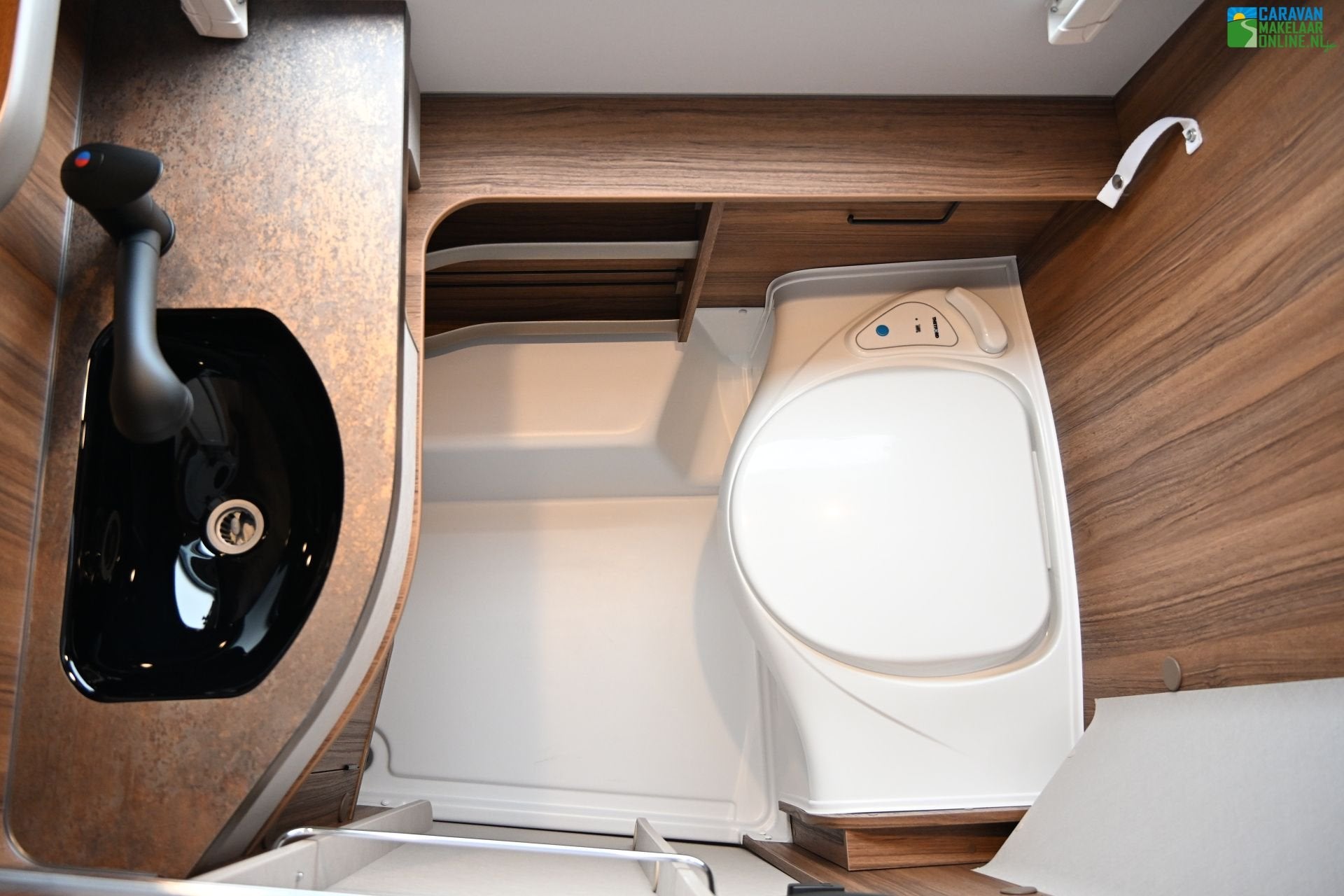 Foto 18 van Eriba Touring Triton 430 Mover Cass.luifel Boiler COMPLEET!
