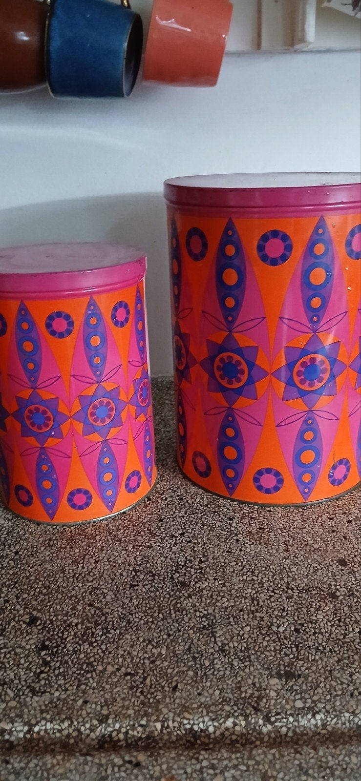 Vrolijk en Hip deze  2 Vintage voorraadtrommels van Tomado, Verzamelen, Ophalen of Verzenden, Gebruikt, Overige, Overige merken