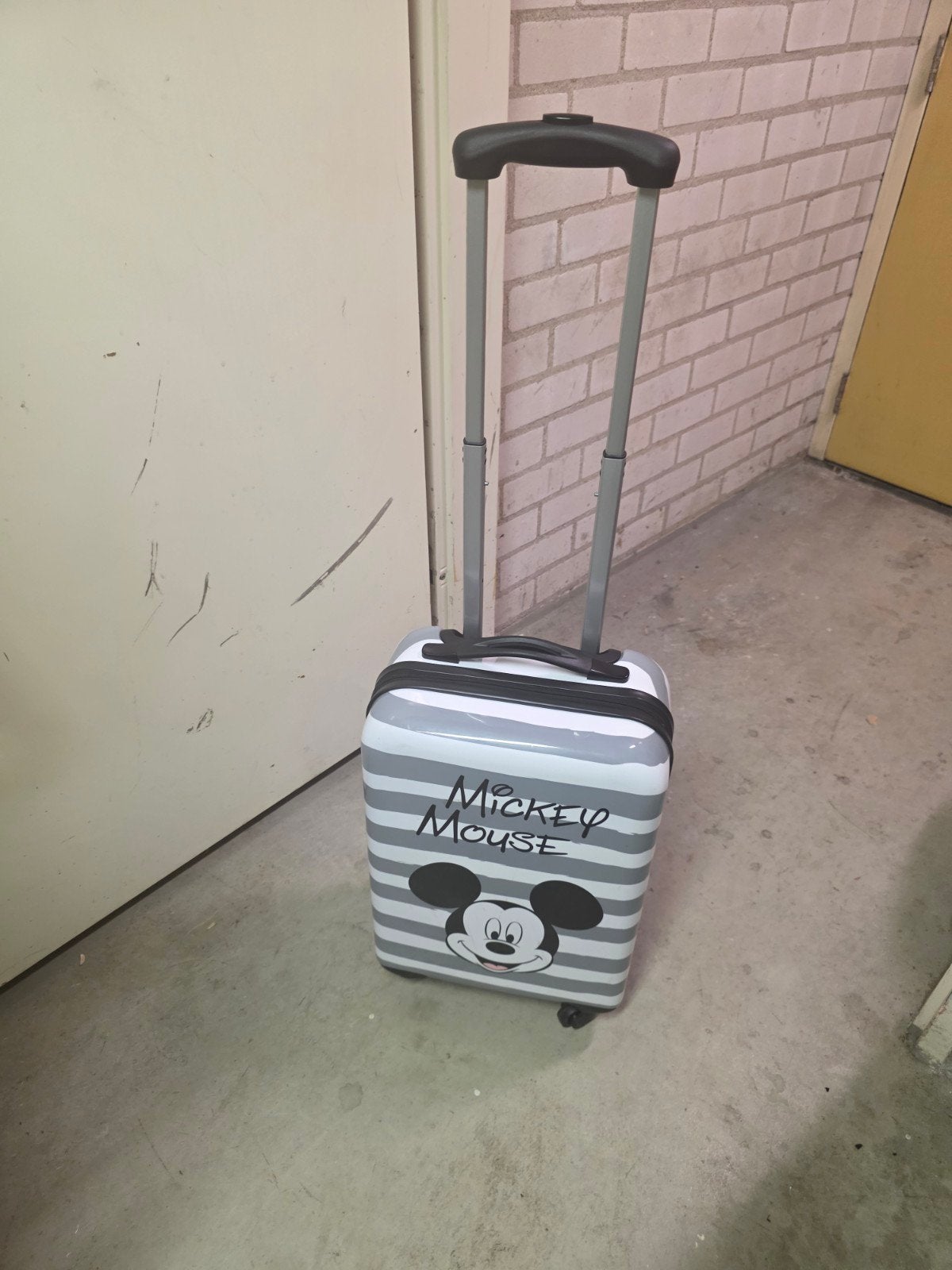 Mickey Mouse Koffer - Zo goed als nieuw, 40 tot 60 cm, Wieltjes, 20 tot 30 cm, Ophalen of Verzenden