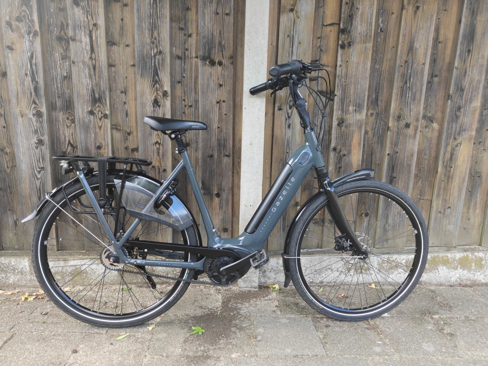 Gazelle Grenoble C5 HMB, ZGAN, 2500km!, Fietsen en Brommers, Elektrische fietsen, Ophalen, Zo goed als nieuw, 50 km per accu of meer