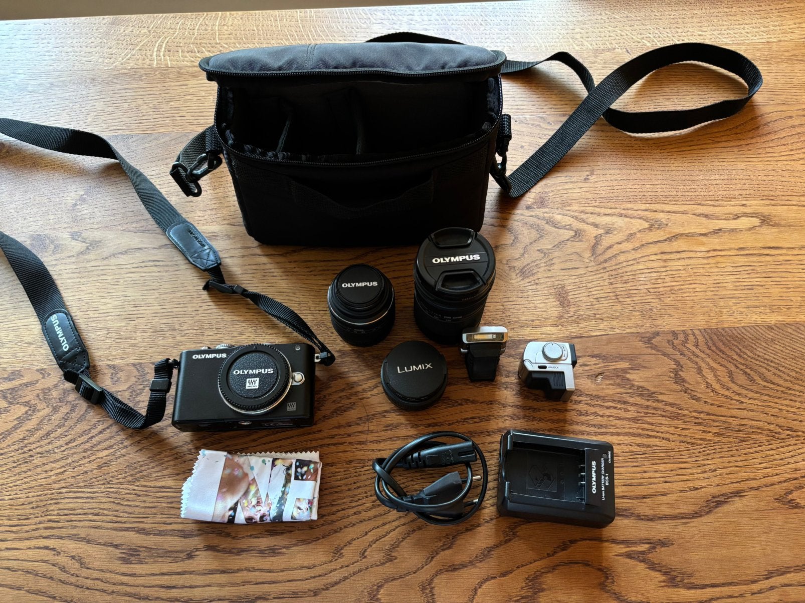 Olympus Pen E-PL3 - Compleet met drie lenzen, Audio, Tv en Foto, Fotocamera's Digitaal, Ophalen, 12 megapixels, Kantelbaar/draaibaar scherm