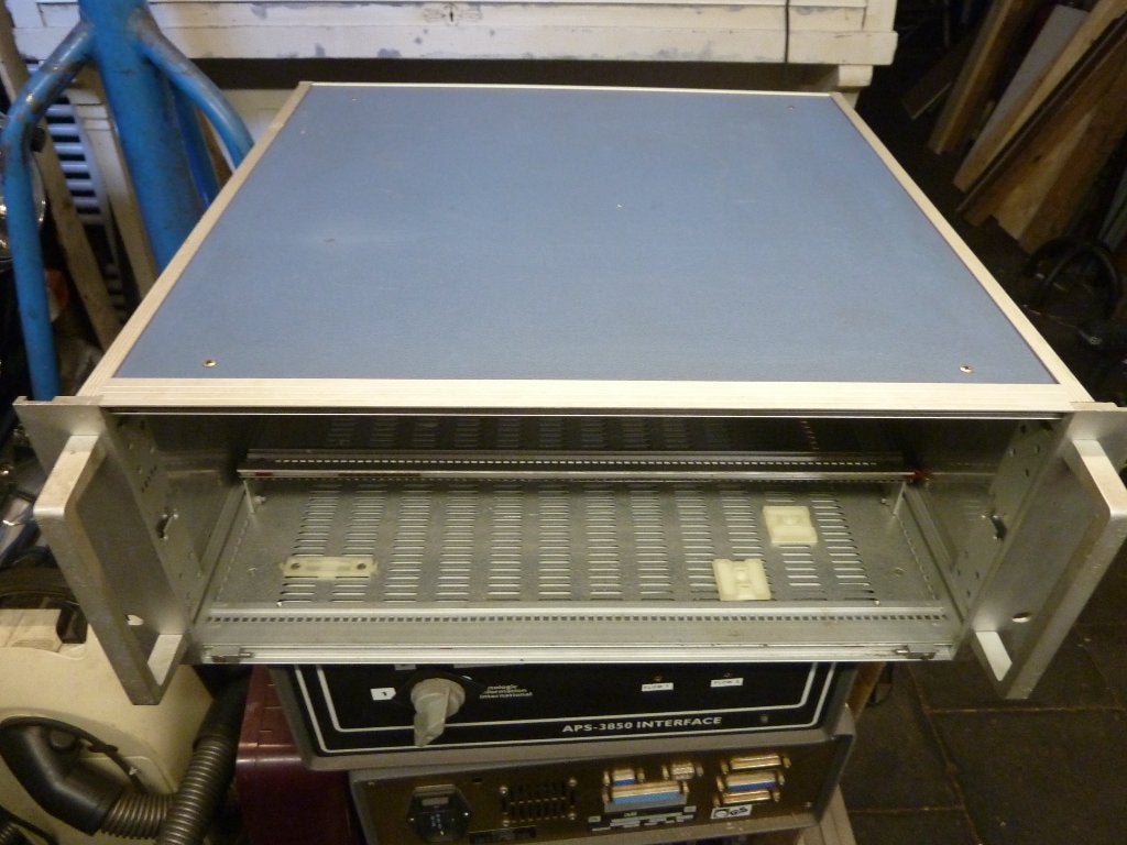 19 inch rack/kast, Ophalen of Verzenden, Zo goed als nieuw