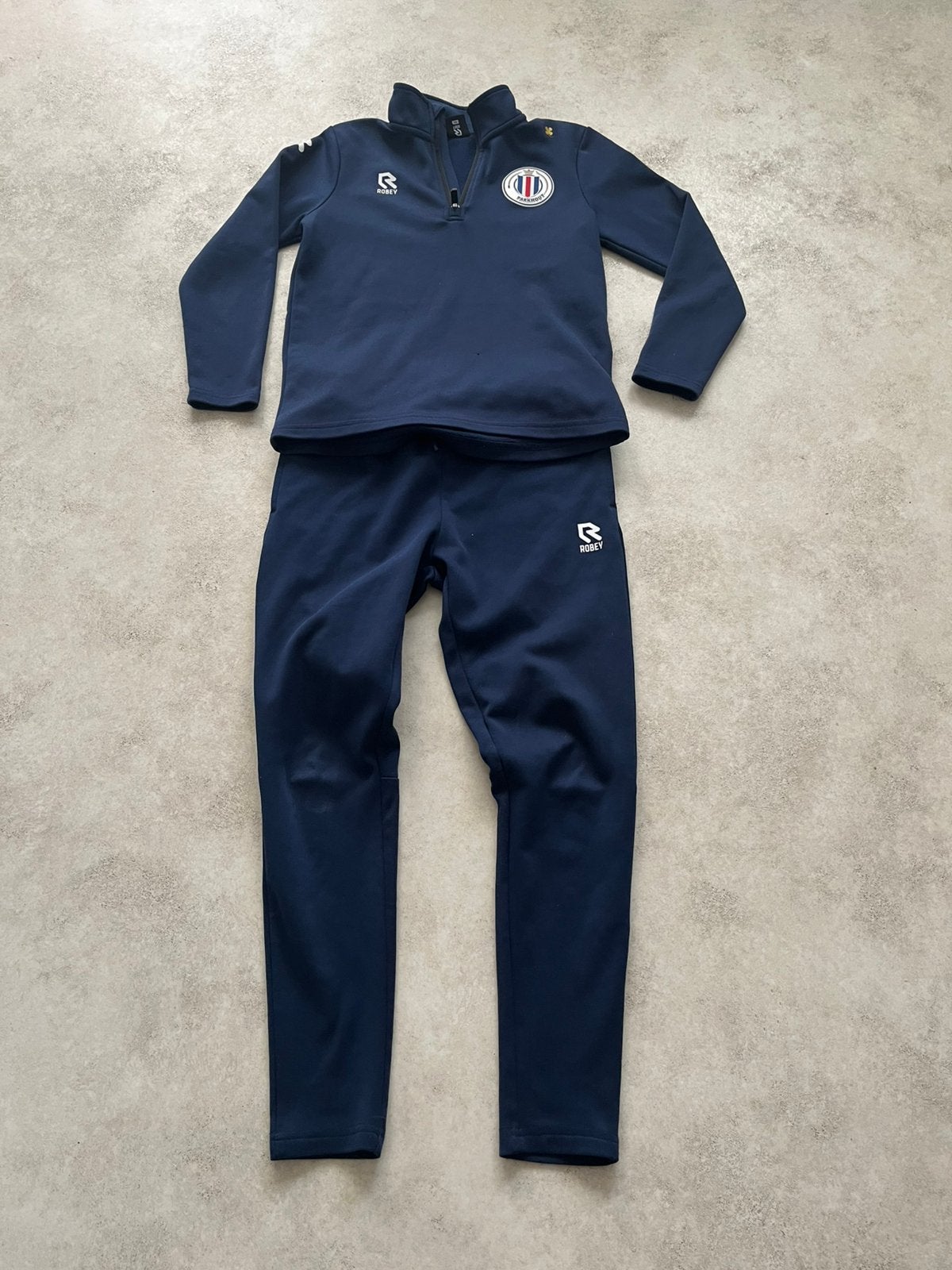 Robey parkhout traingspak maat 152, Ophalen, Zo goed als nieuw, Jongen of Meisje, Sport- of Zwemkleding