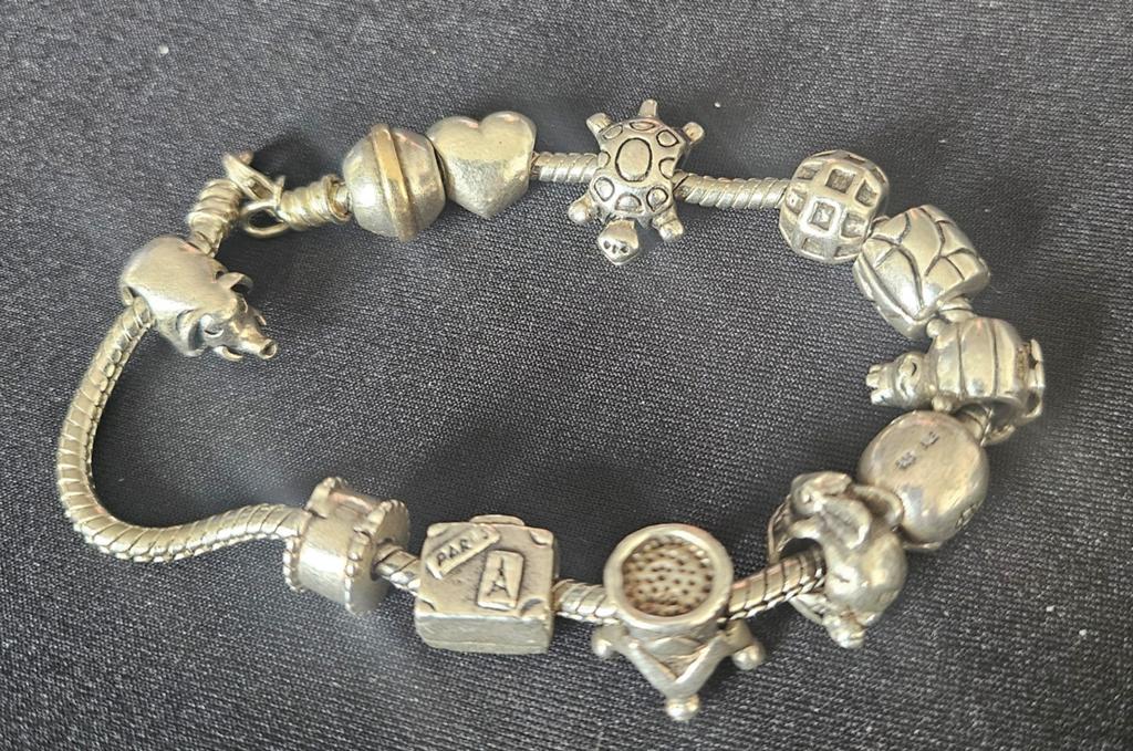 Pandora zilveren armband met 12 bedels - 21 cm, Ophalen of Verzenden, Zo goed als nieuw, Zilver, Zilver