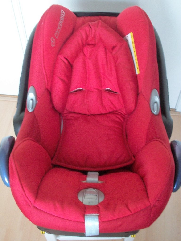 Maxi Cosi met Isofix - Rood met Verkleiner - zgan, Kinderen en Baby's, Ophalen, Autogordel of Isofix, Slaapstand, Zo goed als nieuw