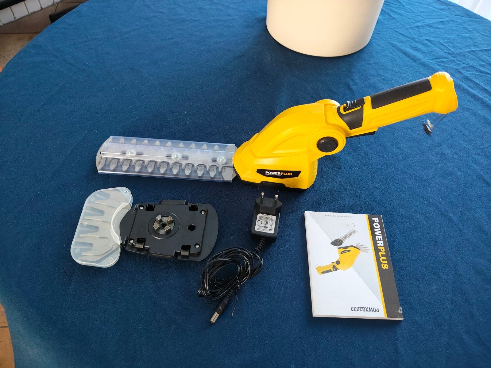 Powerplus heggenschaar/grastrimmer 7,2V - Zo goed als nieuw, Tuin en Terras, Ophalen, Zo goed als nieuw, Accu, Powerplus