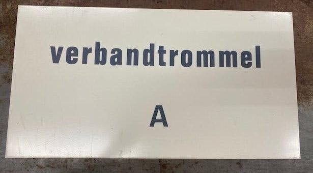 Grote metalen verbandtrommel met gekeurde inhoud, Ophalen of Verzenden, Zo goed als nieuw