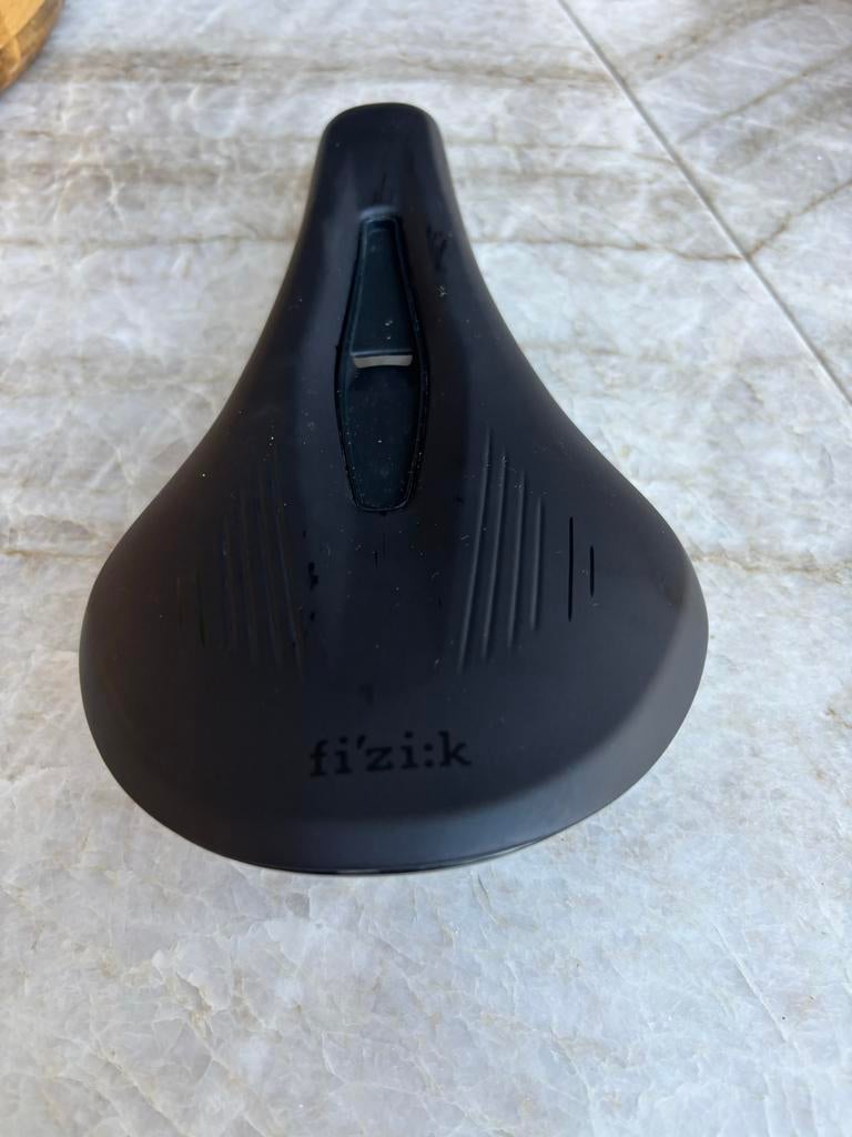 Fizik zadel, Fietsen en Brommers, Fietsonderdelen, Gebruikt, Overige materialen, Ophalen of Verzenden, Gravelbike