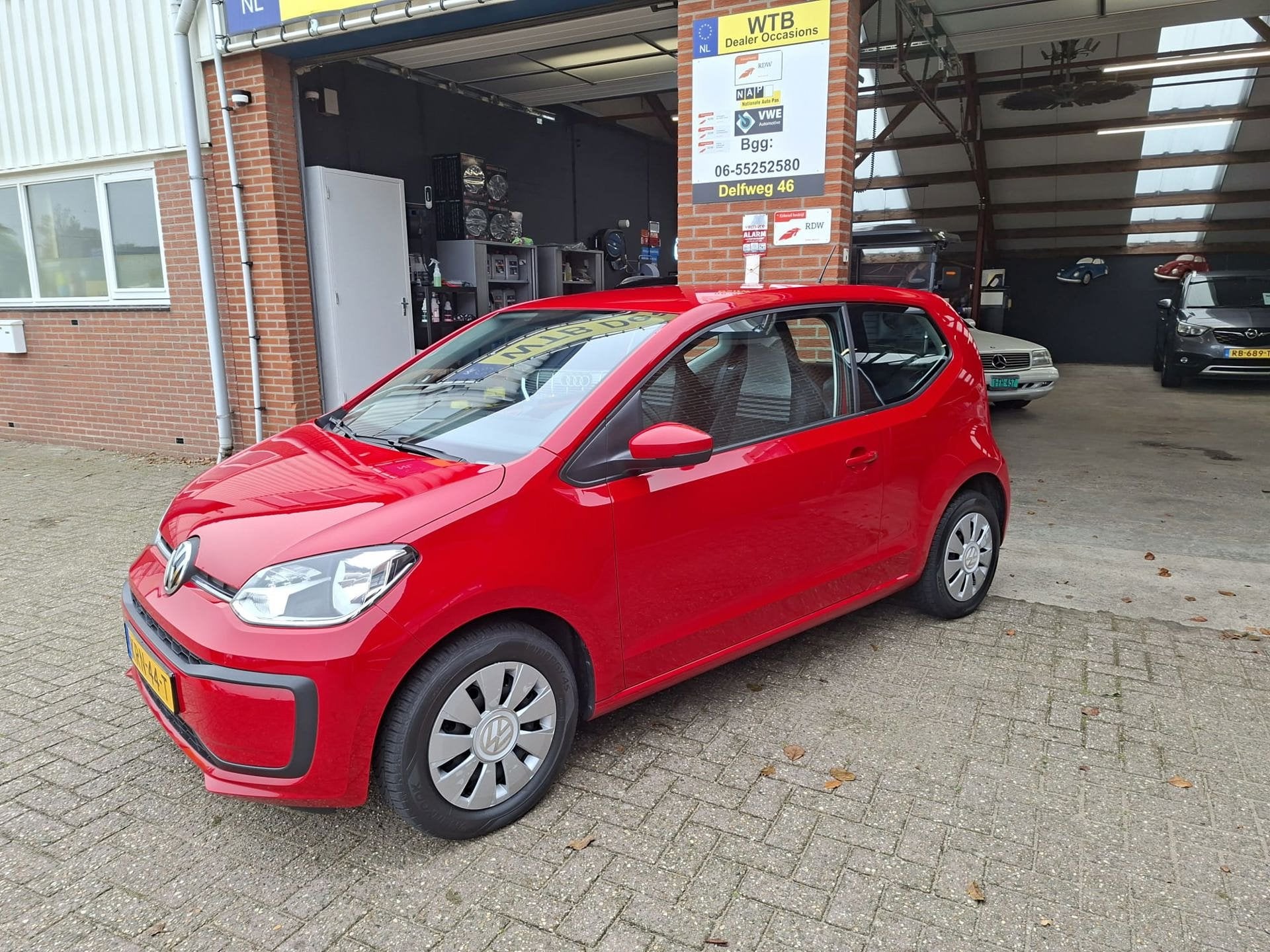 Volkswagen Up! 1.0 BMT take up!, Airco, Bluetooth Dealer oh., Auto's, Voorwielaandrijving, Dealer onderhouden, Stof, Gebruikt
