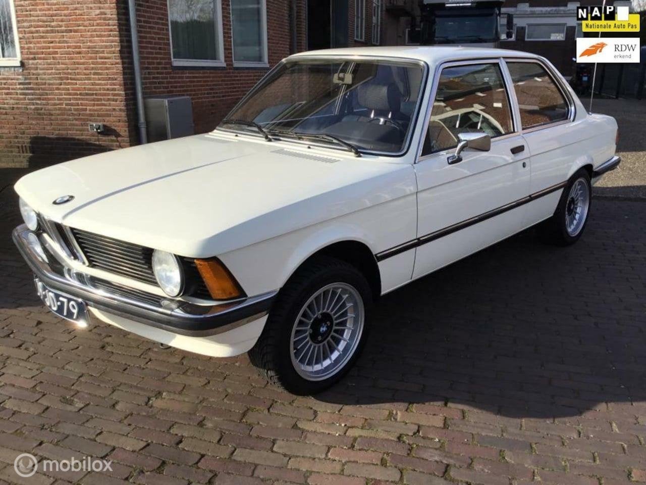 BMW 3-serie 318, Auto's, Oldtimers, Bedrijf, Te koop, Lichtmetalen velgen, BMW, Benzine, Sedan, Handgeschakeld, Geïmporteerd, Wit