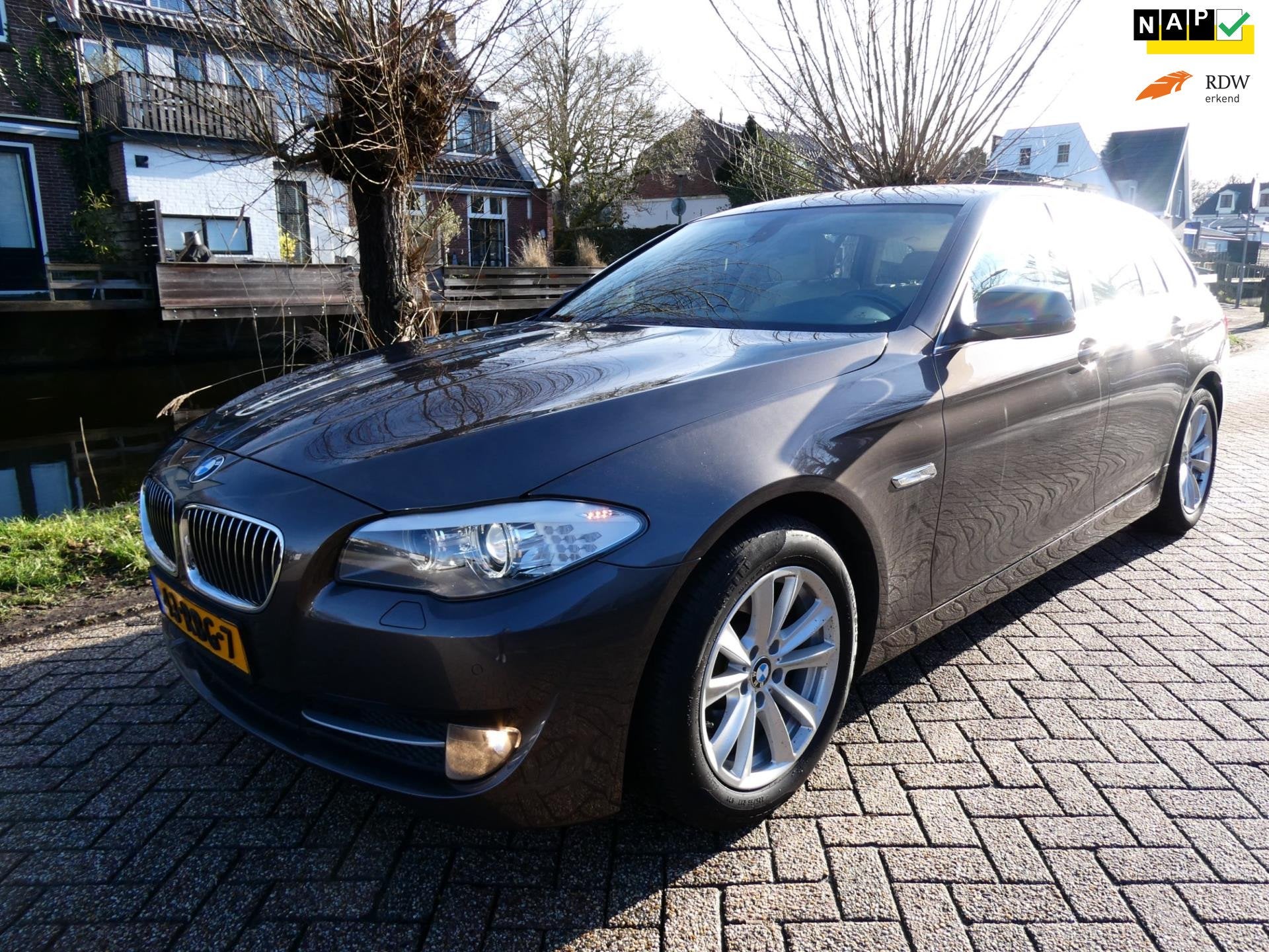 BMW 5-serie Touring 523i High Exe Aut. 6-Cilinder Leder Navi, Euro 5, Gebruikt, Beige, 2996 cc