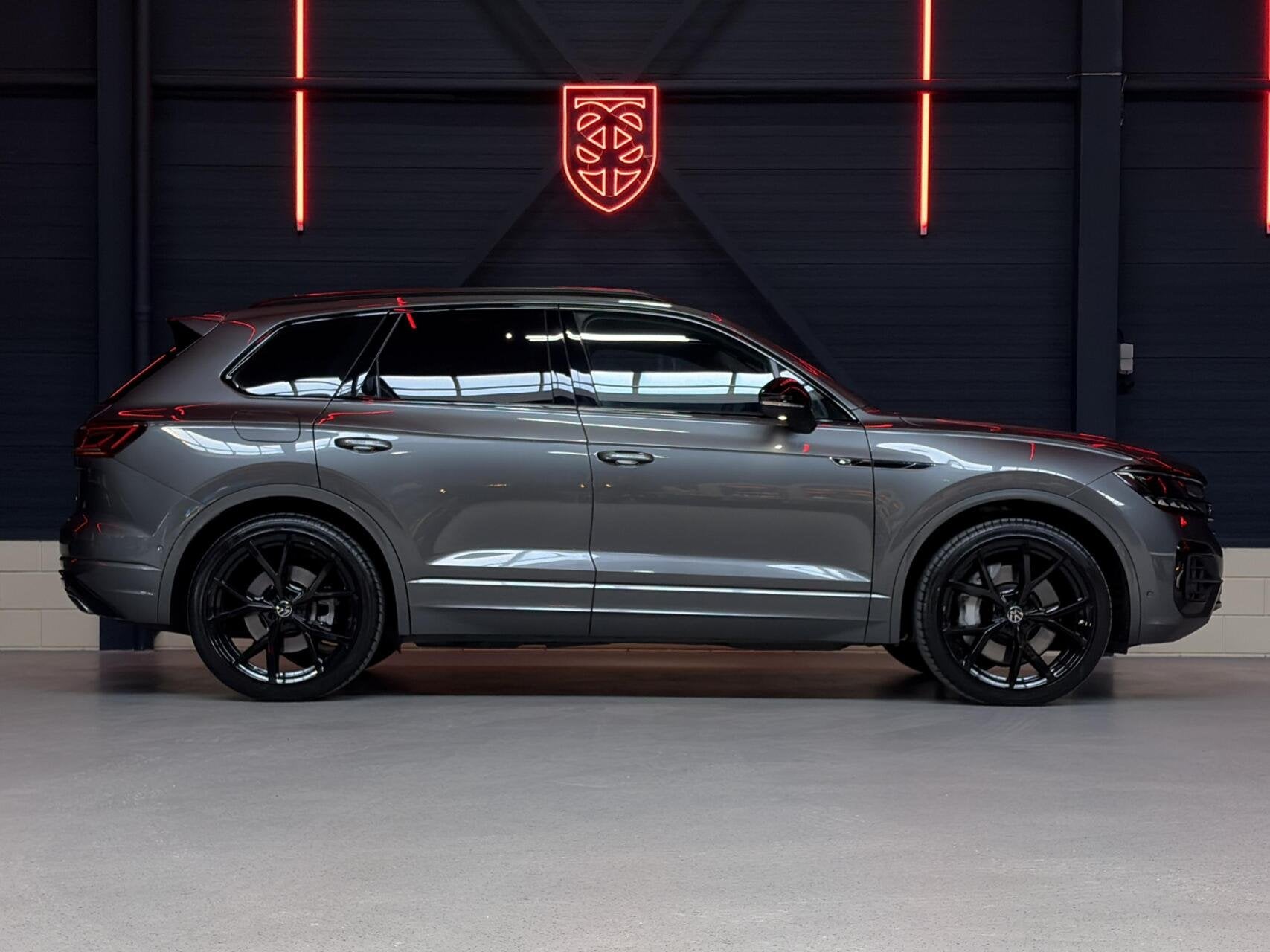 Volkswagen Touareg TSI eHybrid 4MOTION R |PANO|TREK|360|DYNA, Automaat, Gebruikt, Zwart, 2995 cc