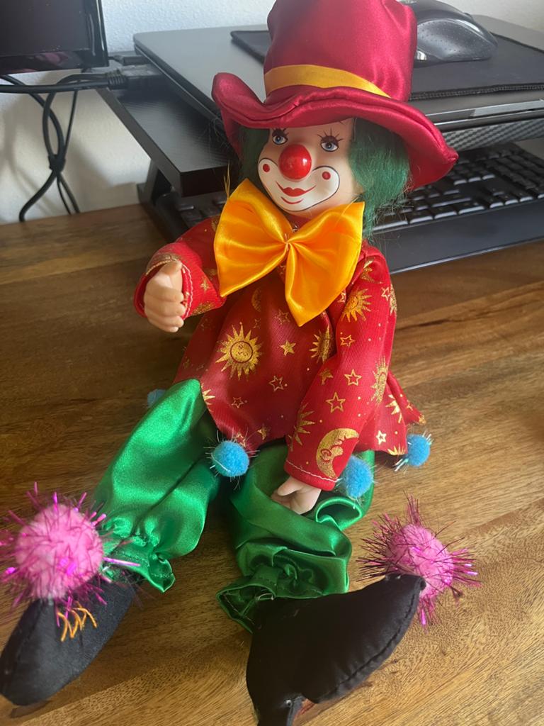 Clown 35 cm groot. Benen en armen zijn buigzaam., Ophalen of Verzenden, Zo goed als nieuw, Overige typen