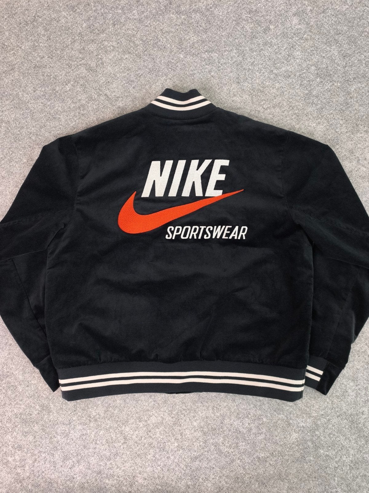 Nike Sportswear Varsity Jacket Zwart Maat M, Kleding | Heren, Zwart, Nike, Zo goed als nieuw, Verzenden