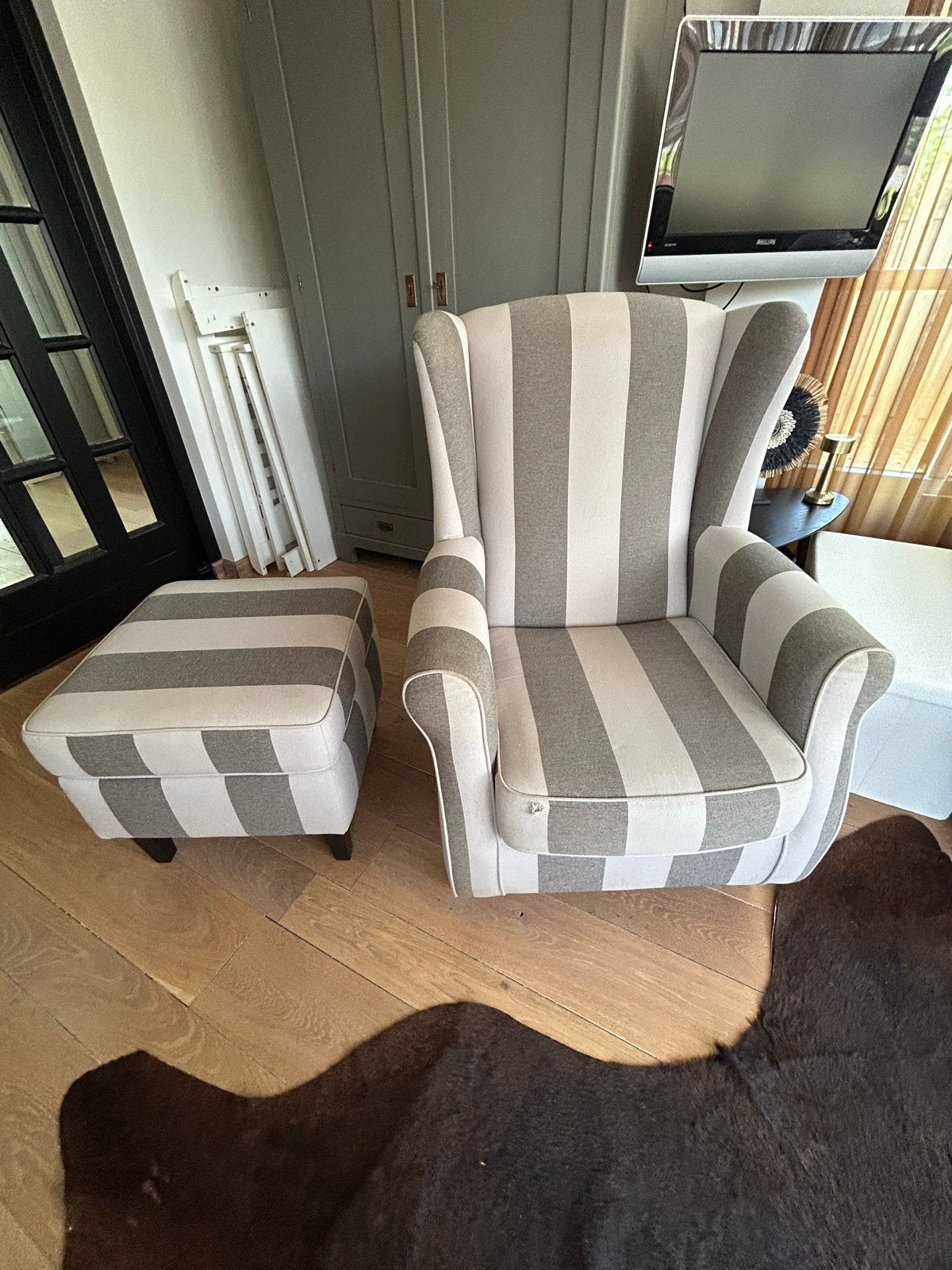 Gestreepte fauteuil met bijpassende poef, Ophalen, Gebruikt, Stof, 75 tot 100 cm