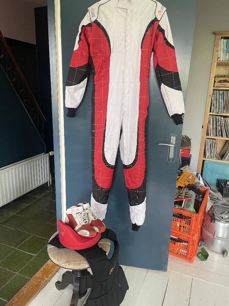 LR karting race pak set, Sport en Fitness, Karting, Ophalen of Verzenden, Zo goed als nieuw, Kleding of Schoenen