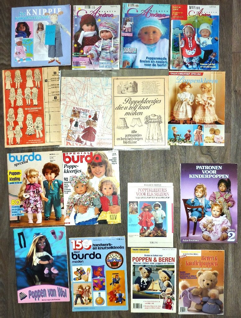 Poppenkleertjesboekjes/bladen o.a. Knippie, Andrea etc., Ophalen, Zo goed als nieuw