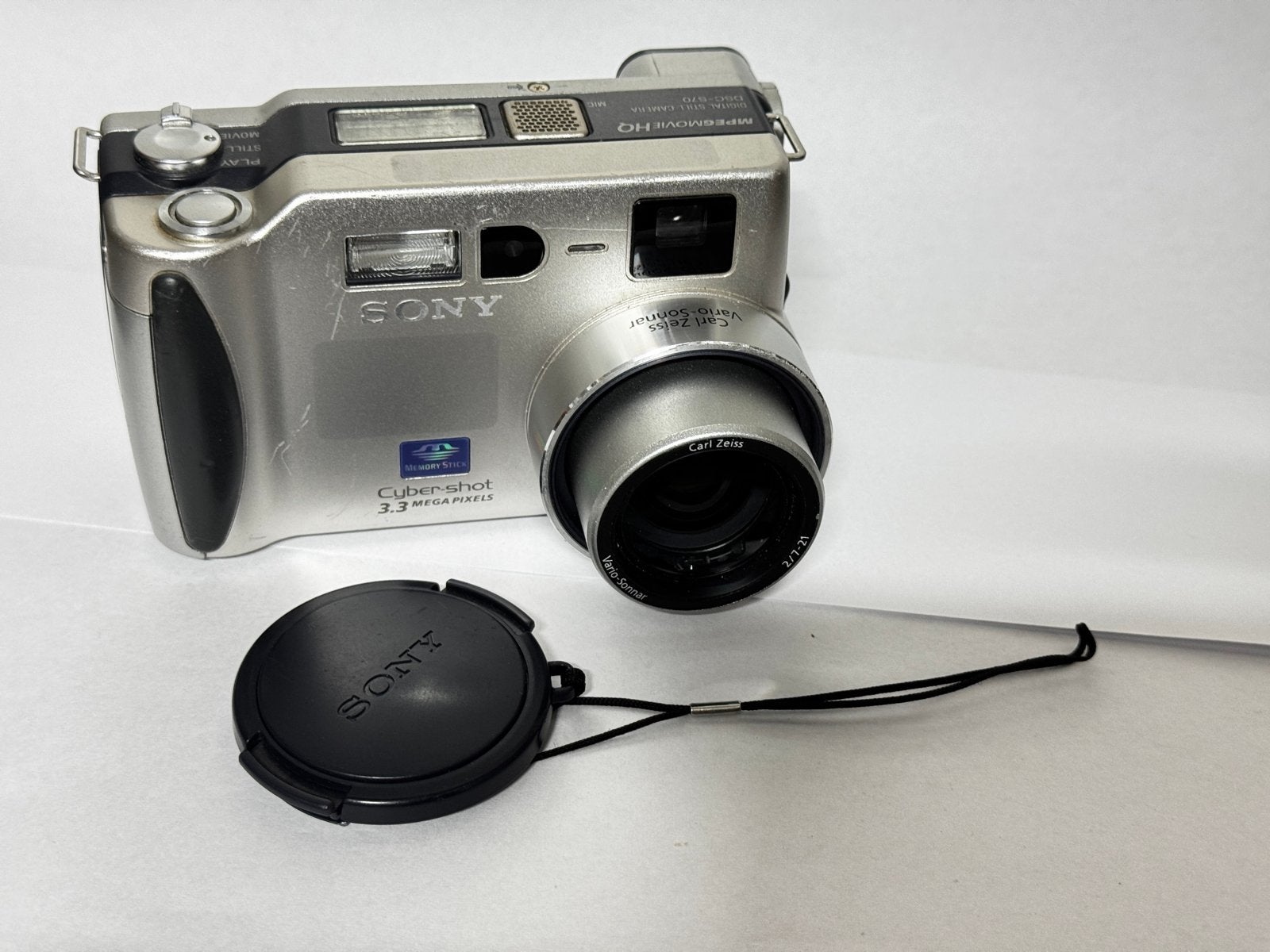 Sony Cybershot DSC-S70 - 3.3 Megapixels - Volle accu - 64MB, Audio, Tv en Foto, Ingebouwde flitser, Gebruikt, Ophalen of Verzenden