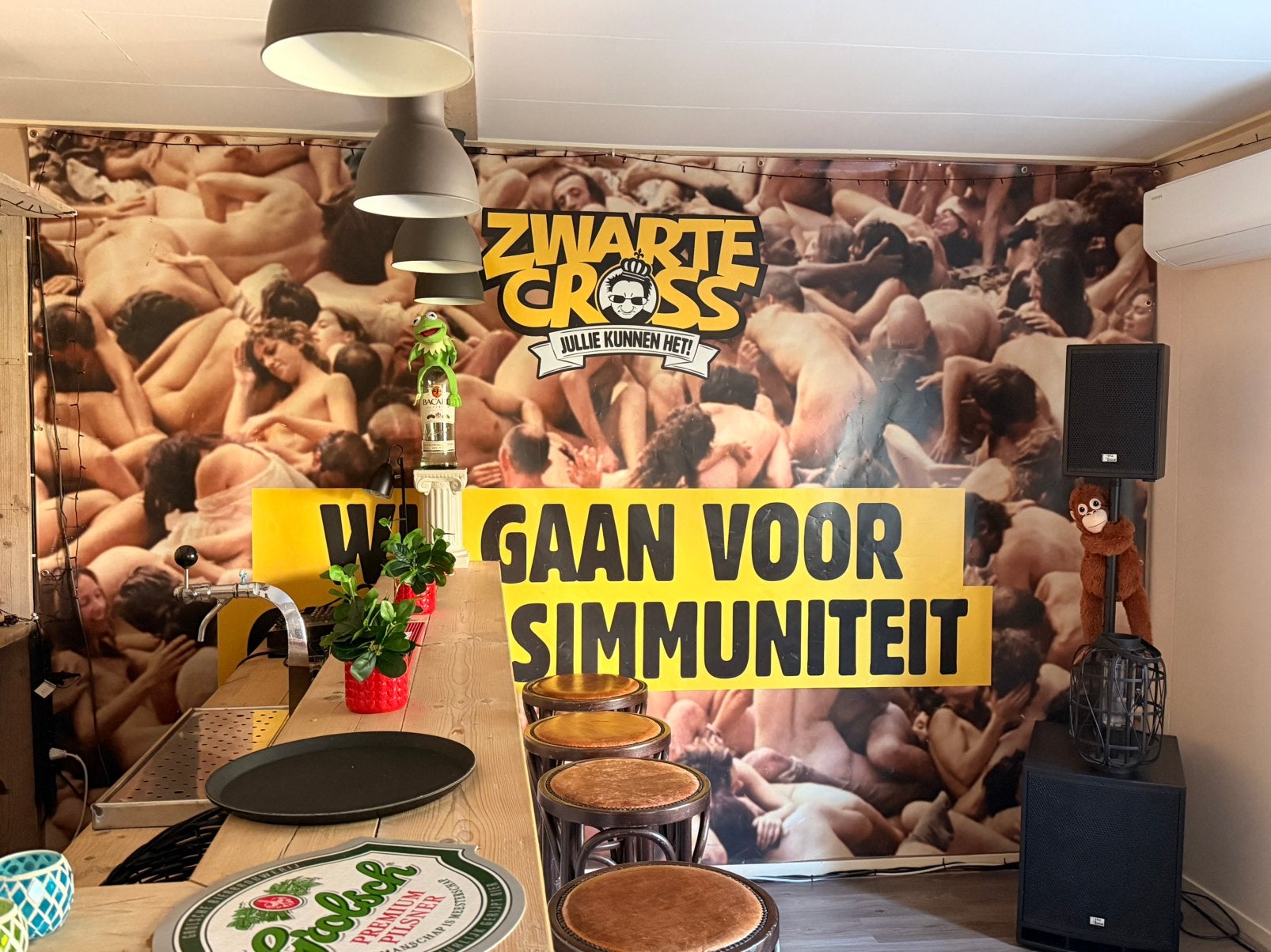 Groot Zwarte Cross doek “We gaan voor groepsimmuniteit”, Huis en Inrichting, Barren, Ophalen, Zo goed als nieuw