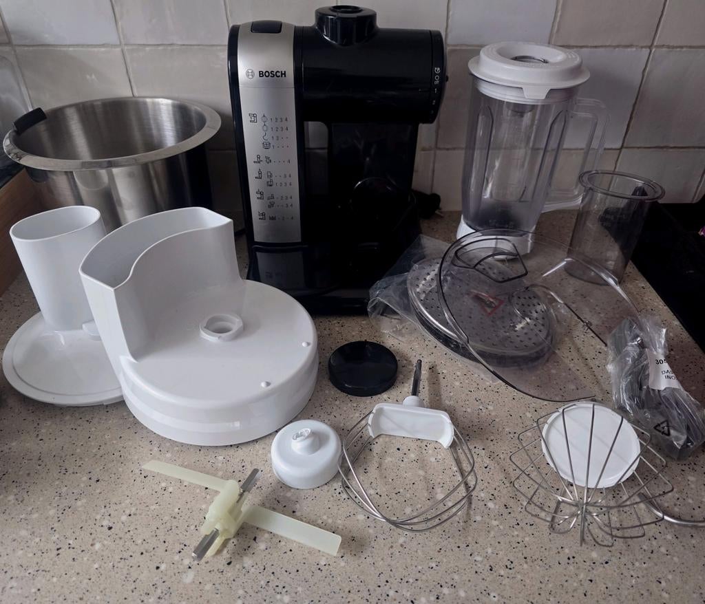 BOSCH MUM4 Keukenmachine MUM48A1, 4 liter of meer, Ophalen of Verzenden, Zo goed als nieuw, 3 snelheden of meer