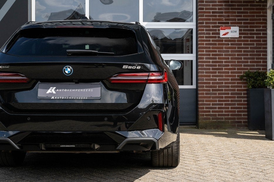 BMW 5 Serie 550e xDrive Touring M Sport Pro | Panorama | Har, Automaat, Gebruikt, Euro 6, Zwart