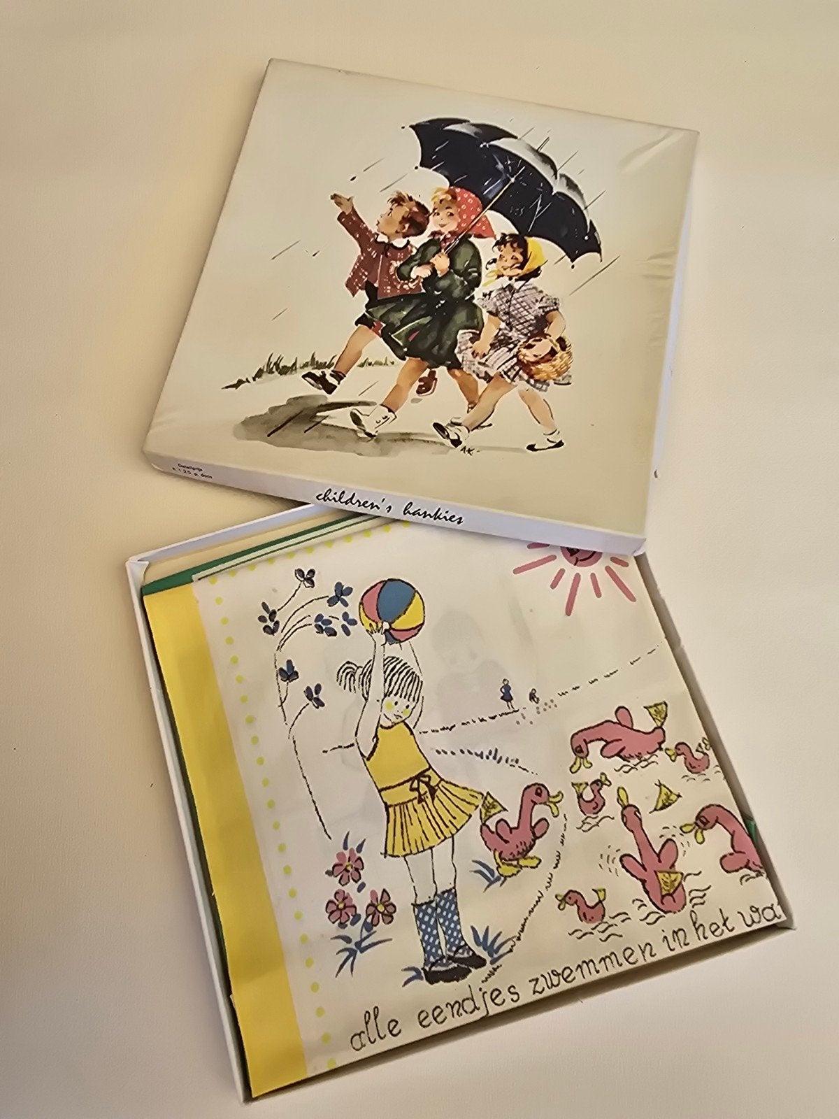 Vintage kinderzakdoekjes in originele doos, Verzenden