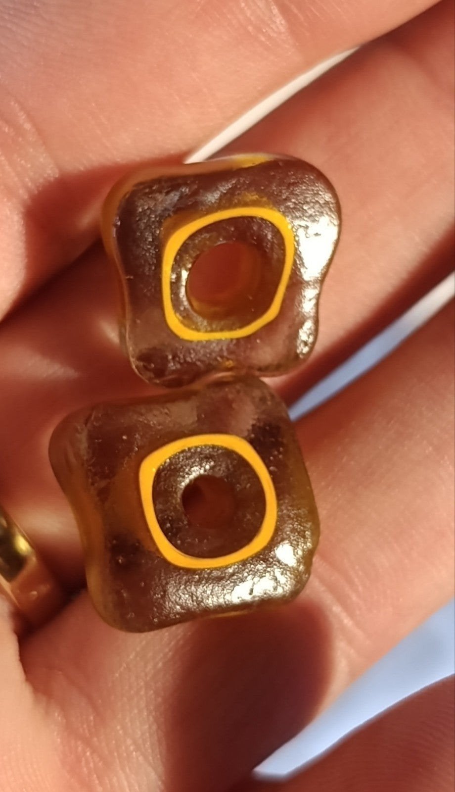 twee zeer zeldzame Nueva Cadiz mosterd gele kralen ancient, Sieraden, Tassen en Uiterlijk, Antieke sieraden, Ophalen of Verzenden