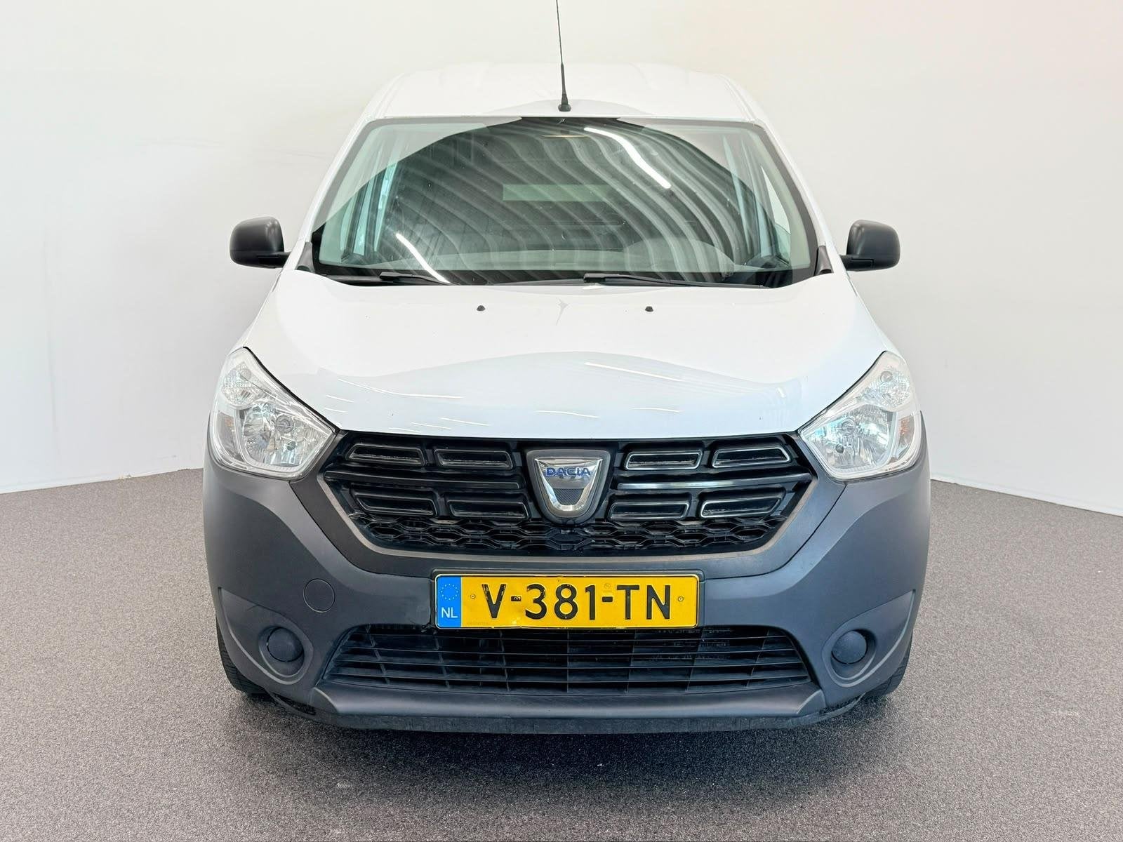 Dacia Dokker 1.5 dCi 75 Essential Navigatie Bluetooth Cruise, Auto's, Stof, Gebruikt, Euro 6, 4 cilinders
