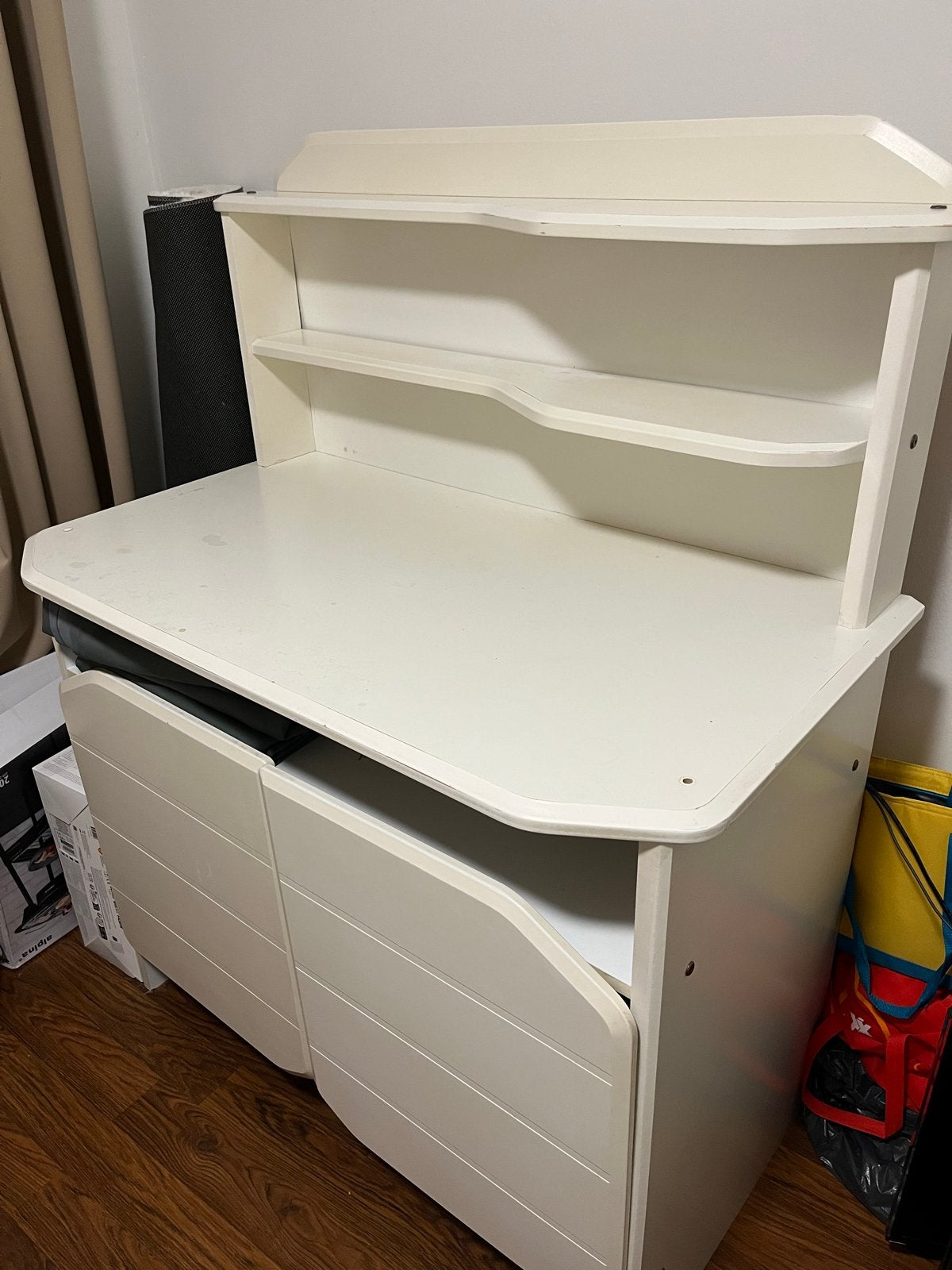 Commode met opbergruimte en opzetstuk