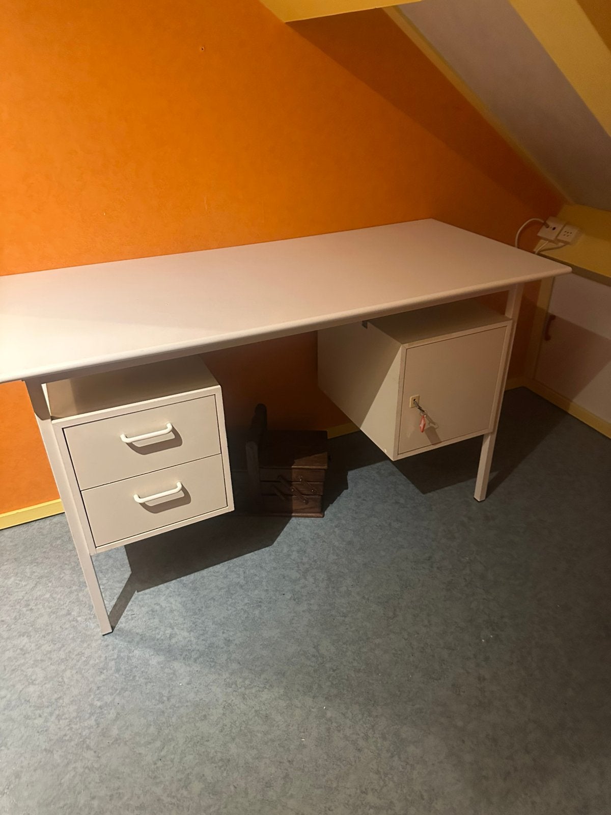 Bureau (wit), Gebruikt, 120 cm, Overige merken, Kunststof