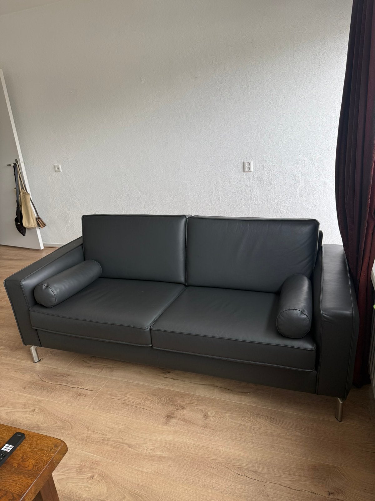 Donker grijze Montèl bank, Ophalen, 150 tot 200 cm, Tweepersoons, 75 tot 100 cm