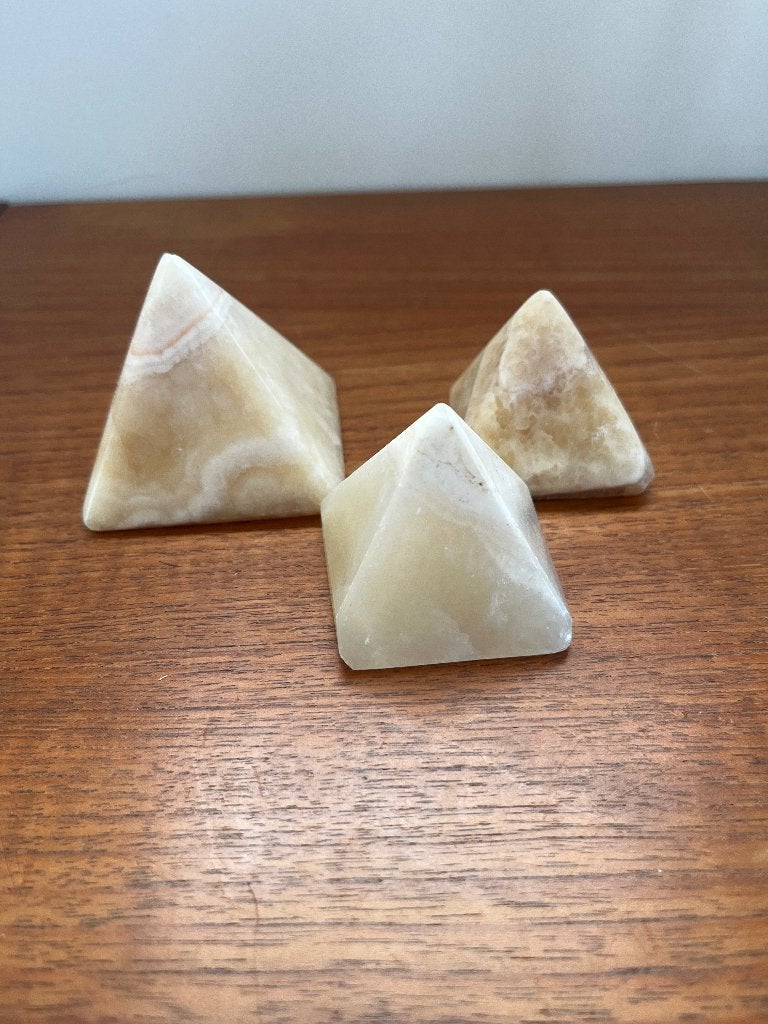 Marmeren pyramides, Ophalen of Verzenden